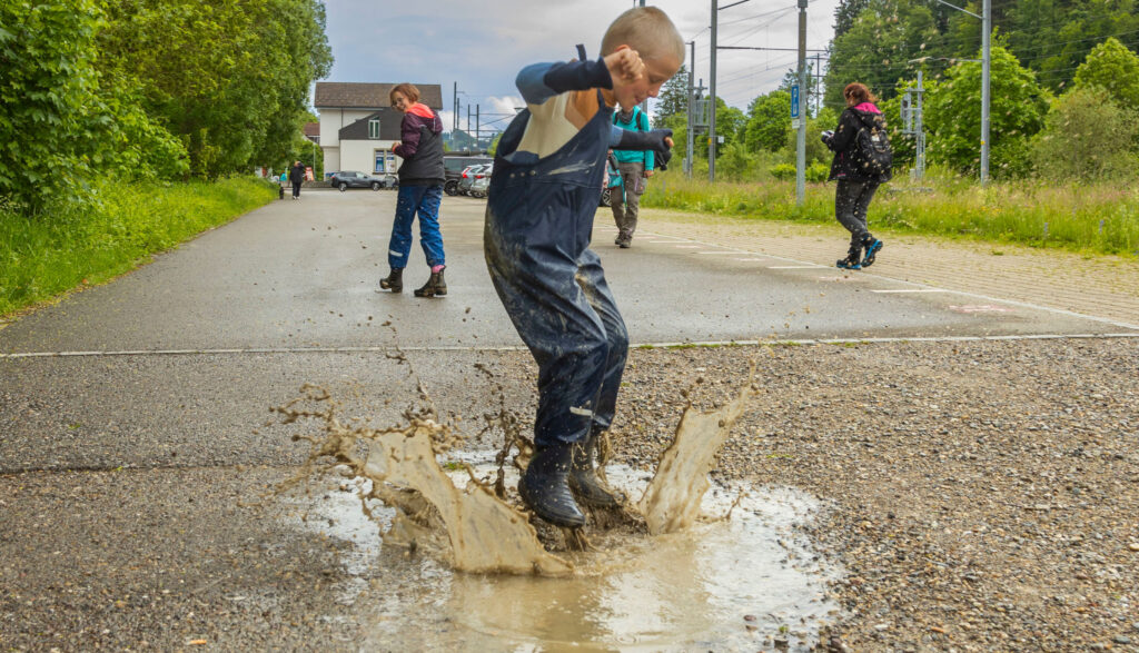 Bild https://www.zuerioberland.ch/app/uploads/20250521-anneliweg-eroffnung-2880px-e1786349027849-1024x587.jpg