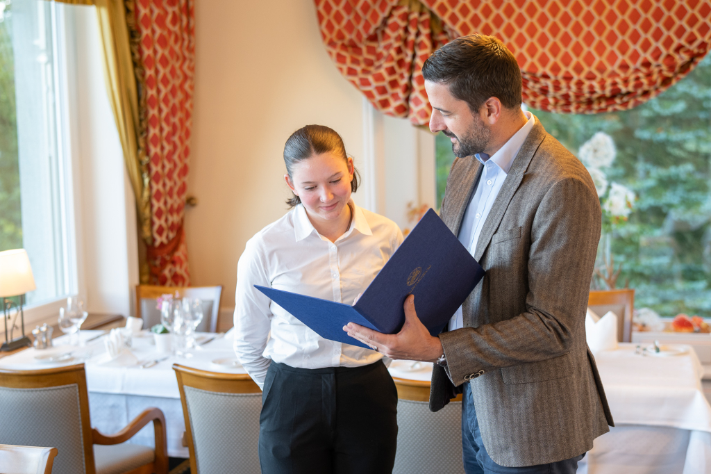 Bild https://www.zuerioberland.ch/app/uploads/coaching-lernende-reduced-2000px-1-1024x682.jpg