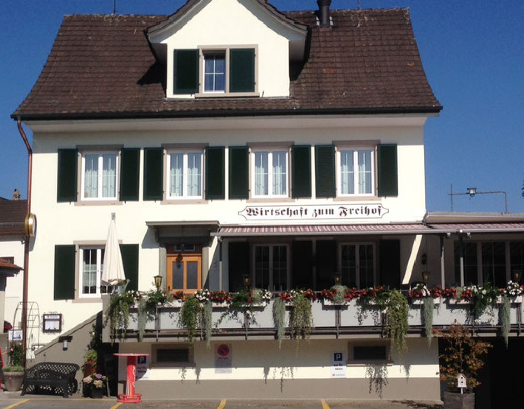 Bild https://www.zuerioberland.ch/app/uploads/freihof_gruningen-1024x800.jpg