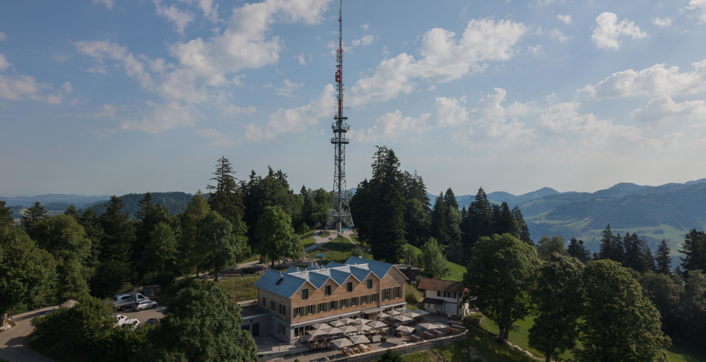 Die Bachtel-Kuppe mit dem Restaurant Bachtel-Kulm wird von der Genossenschaft Bachtel-Kulm unterhalten.