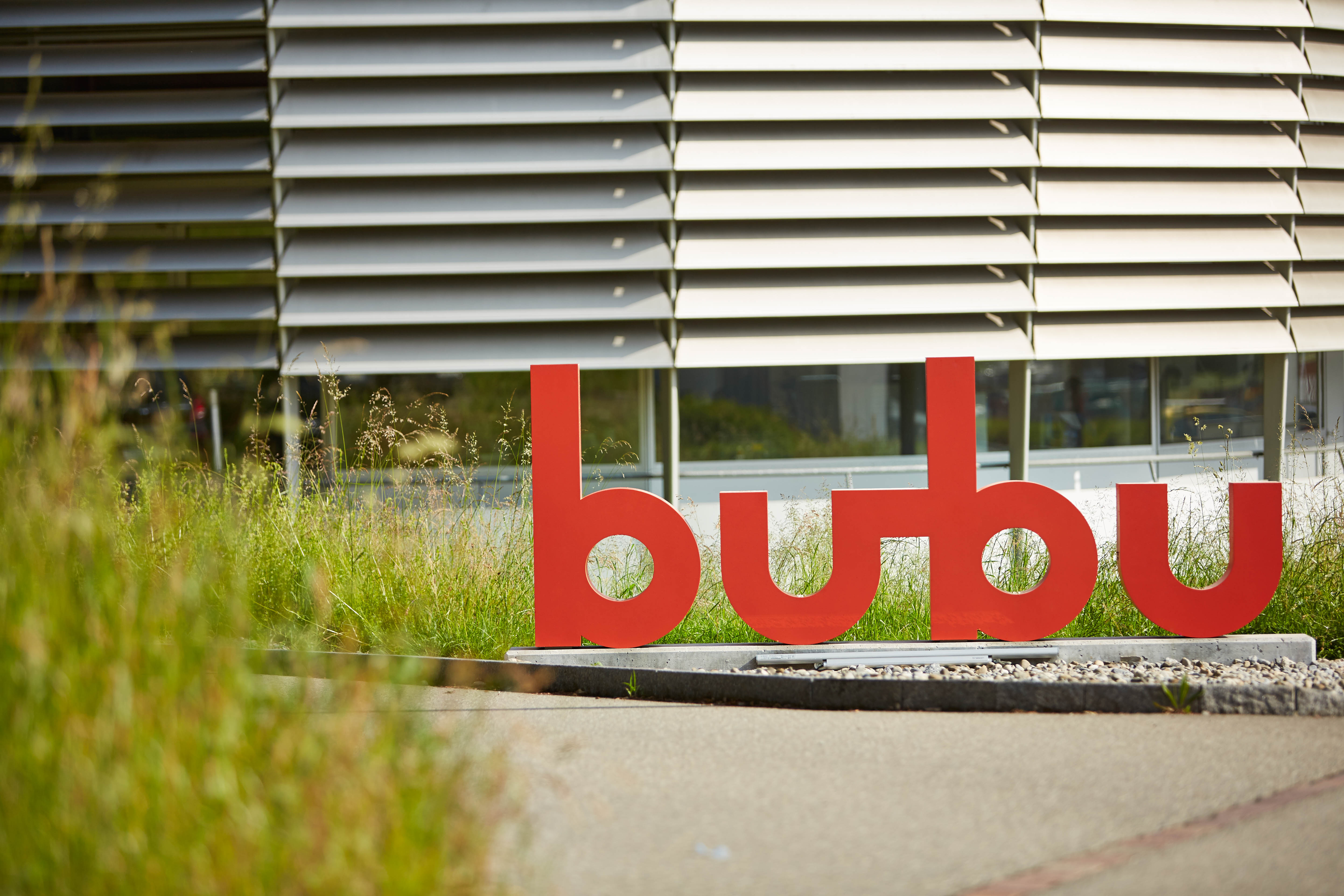 Firmensitz der Bubu AG in Mönchaltorf im Zürcher Oberland mit Firmenlogo