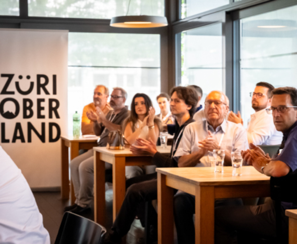 Bild https://www.zuerioberland.ch/app/uploads/pfaeffikon-innovationsapero-kunststoff-web-1-976x800.jpg