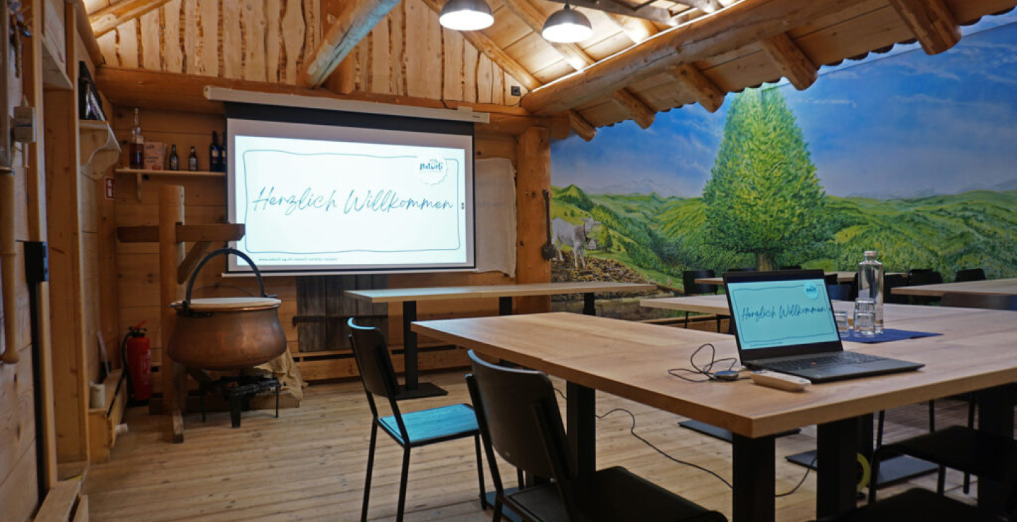 Seminar in der naturli-Alphütte, Saland