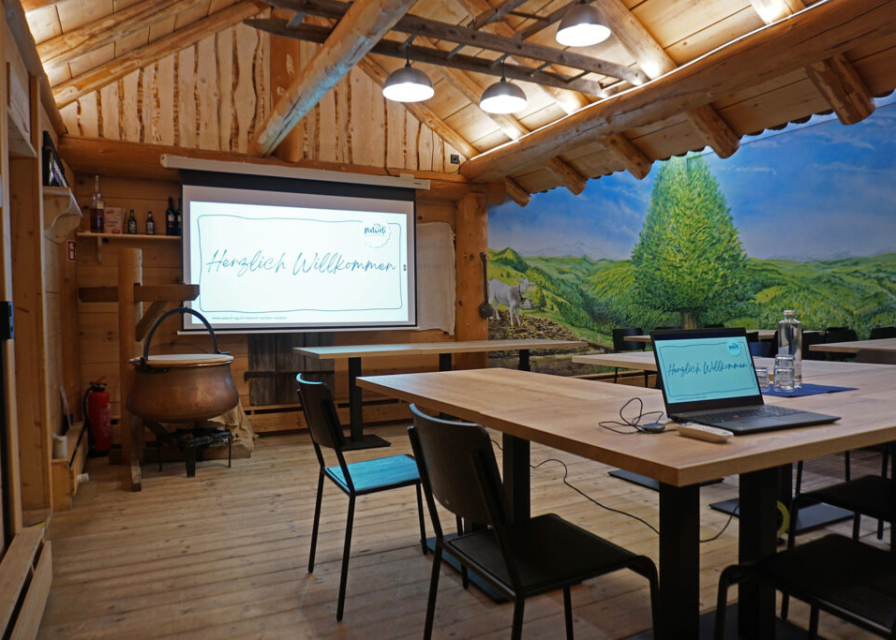 Seminar in der naturli-Alphütte, Saland