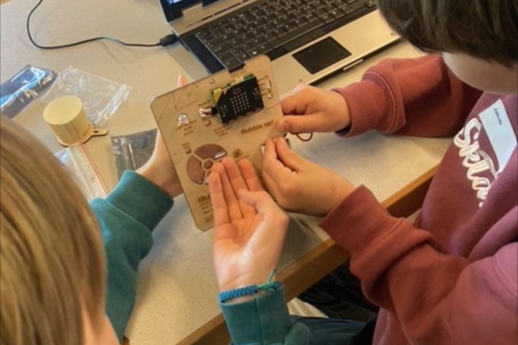 Bild https://www.zuerioberland.ch/app/uploads/tueftelwerkstat-2880x1920-1024x683.jpg